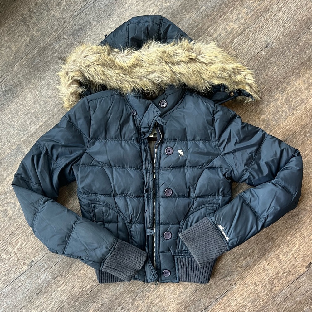 Vtg Y2K 2000 Abercrombie & Fitch Navy cropped puffer Jacket Faux fur hood logo M